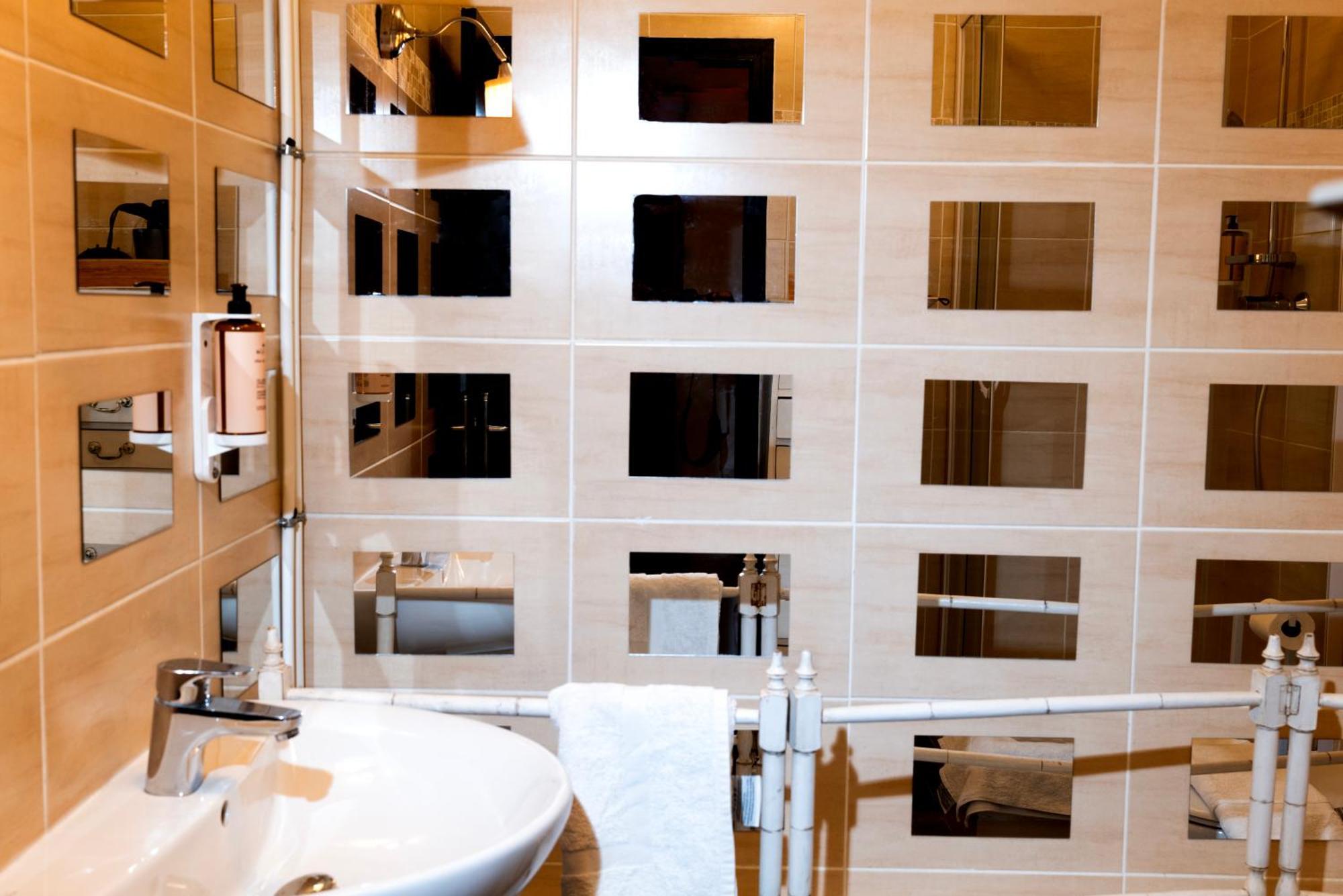 Lou Pitchoun Luxe Et Serenite Au Coeur De Saint-Tropez Suite Familiale Avec Chambre Separee Avec Jardin Enchanteur Pour 4 Adultes Et 1 Enfant 外观 照片